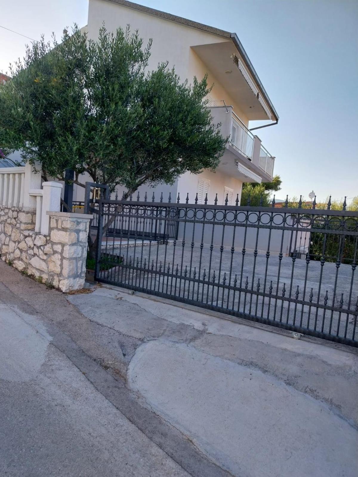 Apartment Miletic Трогир Екстериор снимка